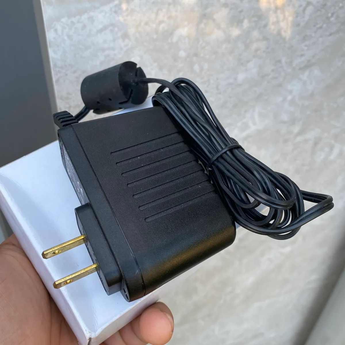 Adapter 9V-2A dùng cho phơ bàn/phơ cục